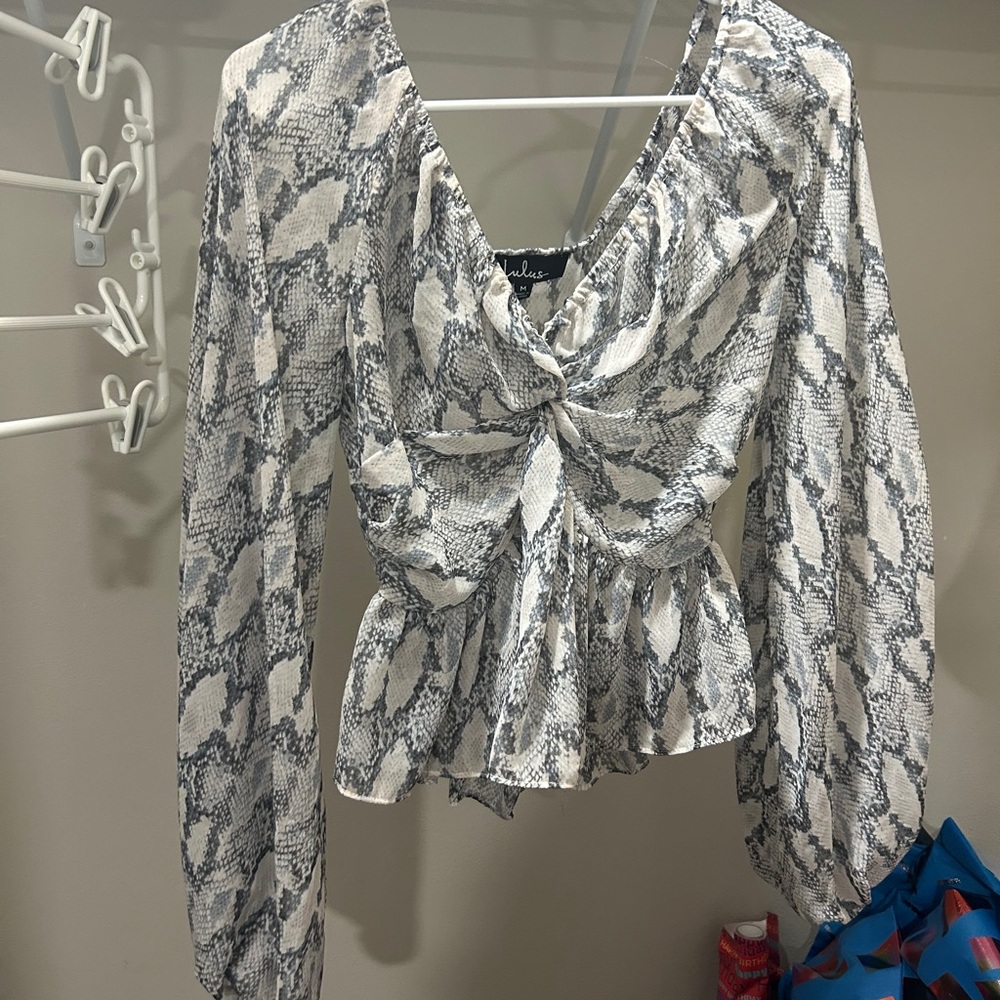 Lulu's Gray Snake Print Blouse